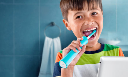 Tips to help your children to follow brushing her teeth